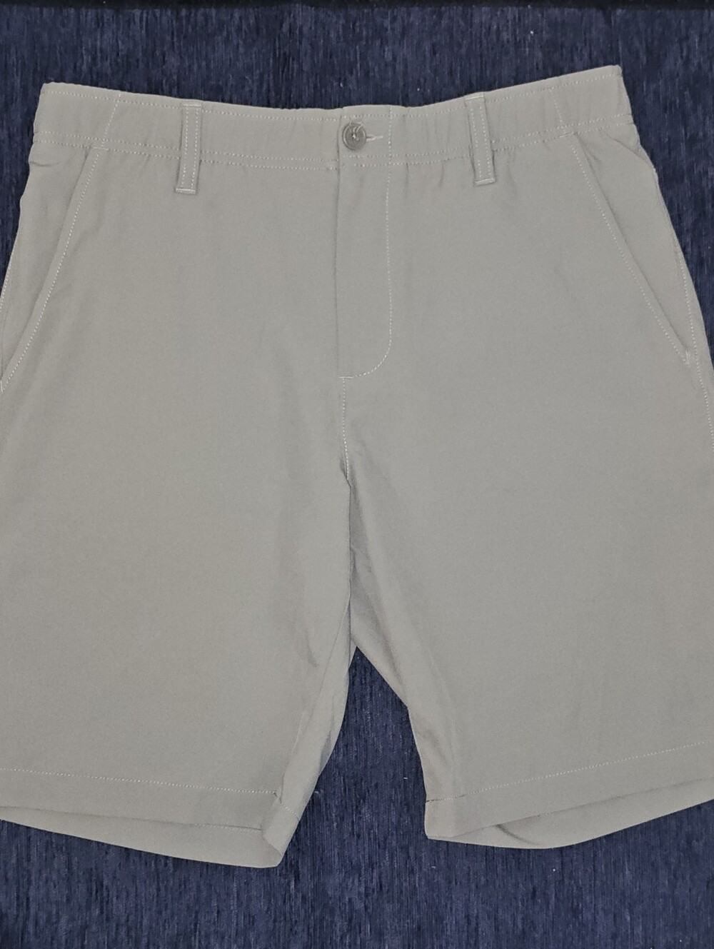 Under Armour Men's Light Gray Chino Shorts 34" Waist